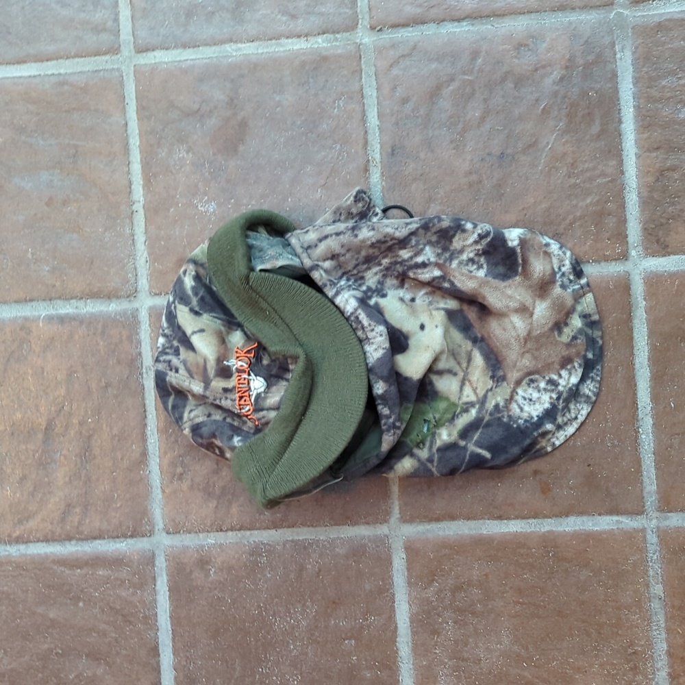 Scent lock beanie with gator